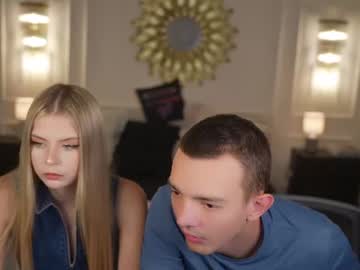 Foto porno -VikkiL0vesCheese- ne arata tot la camera pe KUR.ro