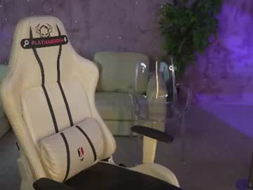 Foto porno -VikkiL0vesCheese- ne arata tot la camera pe KUR.ro