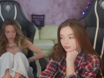Foto porno -VikkiL0vesCheese- ne arata tot la camera pe KUR.ro