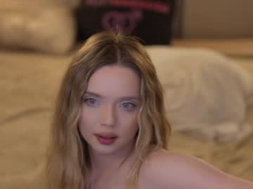 Foto porno -VikkiL0vesCheese- ne arata tot la camera pe KUR.ro