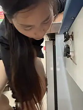 Foto porno andii-1 ne arata tot la camera pe KUR.ro