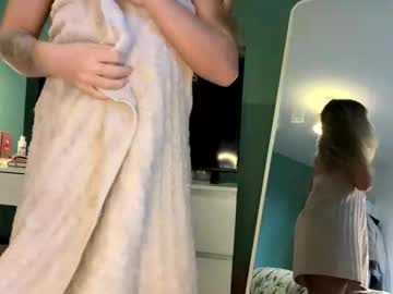 Foto porno Sex online cu angelxxx25 pe KUR.ro