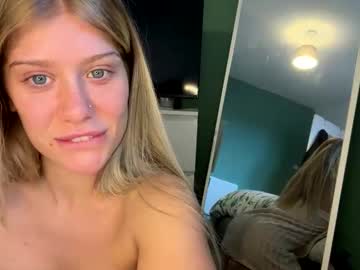 Foto porno Sex online cu angelxxx25 pe KUR.ro