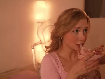 Foto porno april_blush se dezbraca la web pe Chaturbate pe KUR.ro