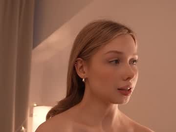 Foto porno april_blush se dezbraca la web pe Chaturbate pe KUR.ro