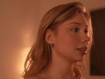 Foto porno april_blush se dezbraca la web pe Chaturbate pe KUR.ro