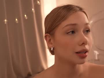 Foto porno april_blush se dezbraca la web pe Chaturbate pe KUR.ro