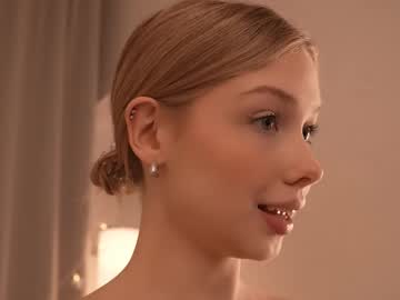 Foto porno april_blush se dezbraca la web pe Chaturbate pe KUR.ro