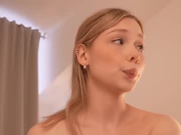Foto porno april_blush se dezbraca la web pe Chaturbate pe KUR.ro