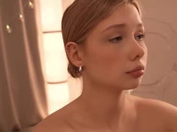 Foto porno april_blush se dezbraca la web pe Chaturbate pe KUR.ro