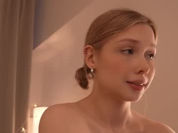 Foto porno april_blush se dezbraca la web pe Chaturbate pe KUR.ro