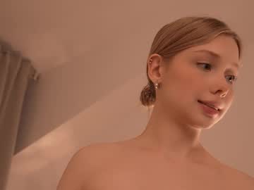 Foto porno april_blush se dezbraca la web pe Chaturbate pe KUR.ro
