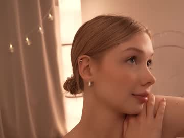 Foto porno april_blush se dezbraca la web pe Chaturbate pe KUR.ro