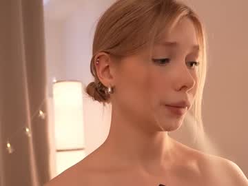 Foto porno april_blush se dezbraca la web pe Chaturbate pe KUR.ro