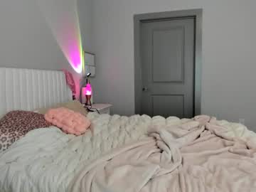 Foto porno ariah_is_blonde descoperita pe video chat pe KUR.ro