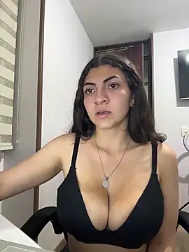 Foto porno arieel__722 descoperita pe video chat pe KUR.ro