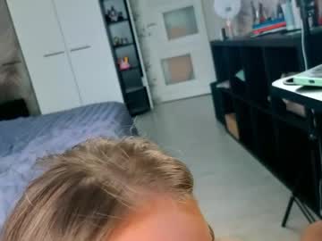 art_cam_ se dezbraca la web pe Chaturbate