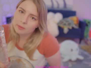 Foto porno asiri_ocean descoperita pe video chat pe KUR.ro