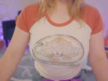 Foto porno asiri_ocean descoperita pe video chat pe KUR.ro