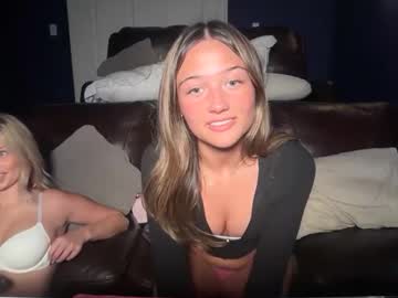 Foto porno avaowenss ne arata tot la camera pe KUR.ro