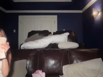 Foto porno avaowenss ne arata tot la camera pe KUR.ro