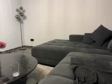 Foto porno Discutii intime cu aviebby pe KUR.ro