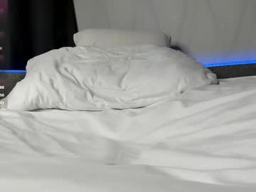 Foto porno ayla_mark ne arata tot la camera pe KUR.ro