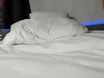 Foto porno ayla_mark ne arata tot la camera pe KUR.ro