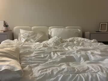 Foto porno aylse ne arata tot la camera pe KUR.ro