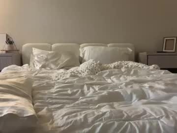 Foto porno aylse ne arata tot la camera pe KUR.ro