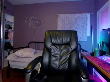 Foto porno aynmarie se dezbraca la web pe Chaturbate pe KUR.ro