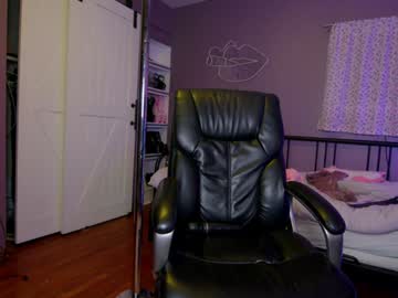 Foto porno aynmarie se dezbraca la web pe Chaturbate pe KUR.ro