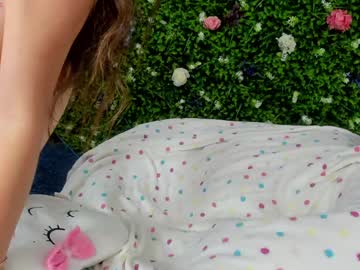 Foto porno babyaylin ne arata tot la camera pe KUR.ro