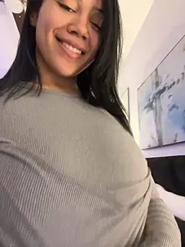 Foto porno babymalaya se dezbraca la web pe StripChat pe KUR.ro