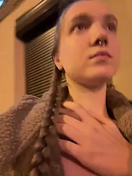 Foto porno bambi_lu se dezbraca la web pe StripChat pe KUR.ro