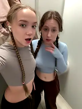 Foto porno bambi_lu ne arata tot la camera pe KUR.ro