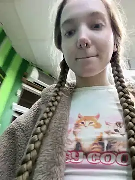 Foto porno bambi_lu se dezbraca la web pe StripChat pe KUR.ro