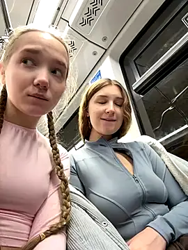 Foto porno bambi_lu ne arata tot la camera pe KUR.ro