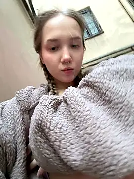 Foto porno bambi_lu se dezbraca la web pe StripChat pe KUR.ro