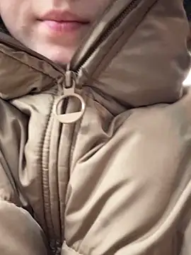 Foto porno bambi_lu se dezbraca la web pe StripChat pe KUR.ro