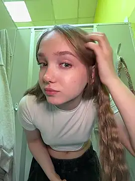 Foto porno bambi_lu ne arata tot la camera pe KUR.ro