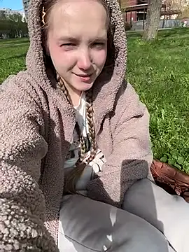 Foto porno bambi_lu se dezbraca la web pe StripChat pe KUR.ro