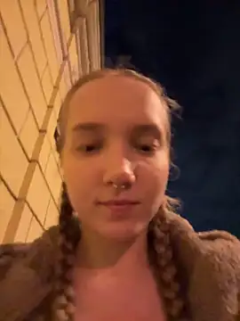 Foto porno bambi_lu se dezbraca la web pe StripChat pe KUR.ro