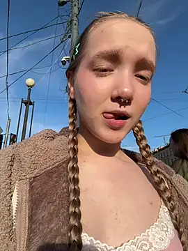 Foto porno bambi_lu se dezbraca la web pe StripChat pe KUR.ro