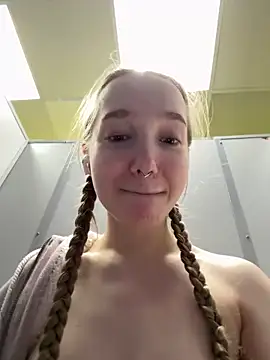 Foto porno bambi_lu ne arata tot la camera pe KUR.ro