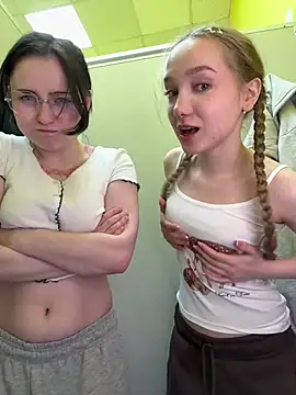 Foto porno bambi_lu ne arata tot la camera pe KUR.ro