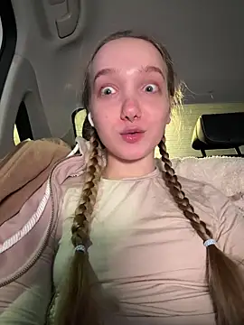 Foto porno bambi_lu ne arata tot la camera pe KUR.ro