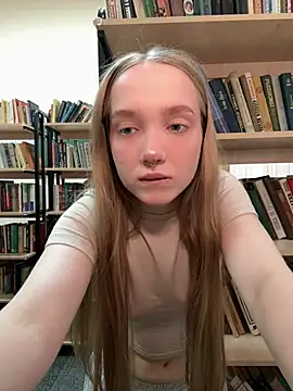 Foto porno bambi_lu ne arata tot la camera pe KUR.ro