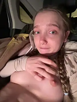 Foto porno bambi_lu ne arata tot la camera pe KUR.ro