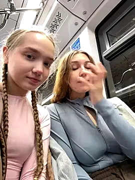 Foto porno bambi_lu ne arata tot la camera pe KUR.ro